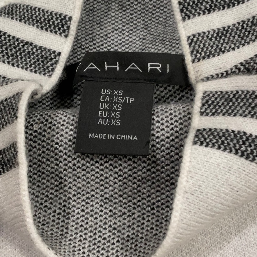 TAHARI Turtleneck sweater with black and white check print.Size XS - Picture 3 of 7
